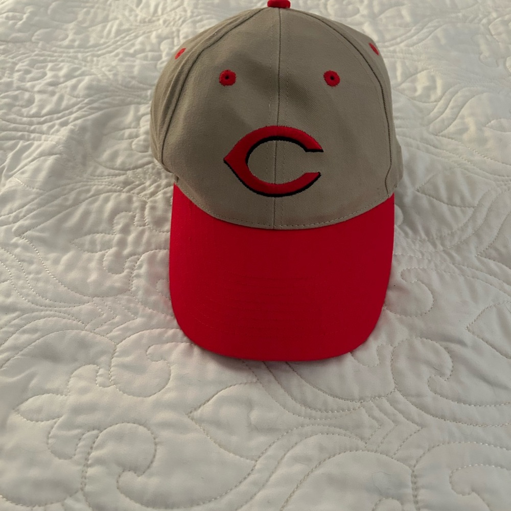 Cincinnati Reds baseball hat - Picture 2 of 4